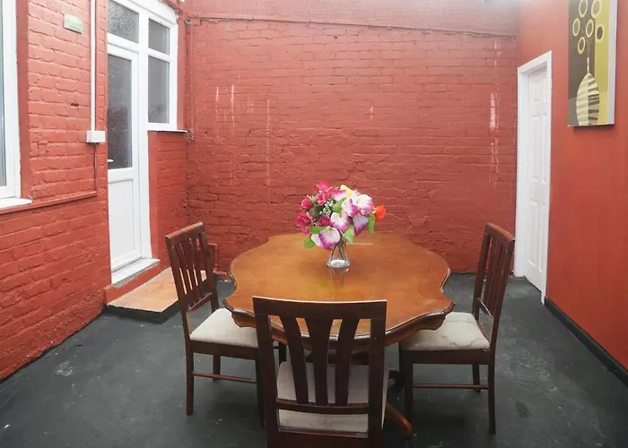 Cheadle House Holidays 펜션