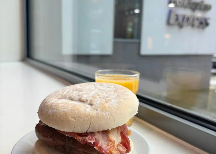 Hotel Express Centre Arena By Ihg