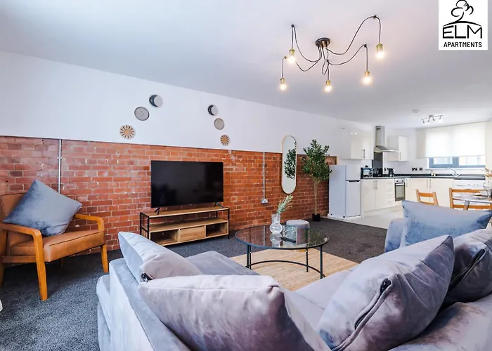 Elm , Collection Of Available Near Media , Free Parking 3*