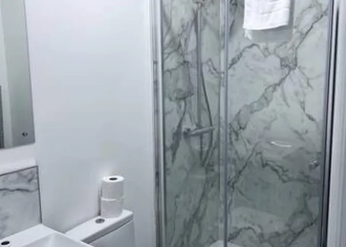 Free Parking - Cosy 2-br Flat Near Salford Royal Manchester