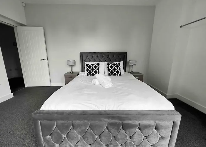 Free Parking - Cosy 2-br Flat Near Salford Royal Apartament