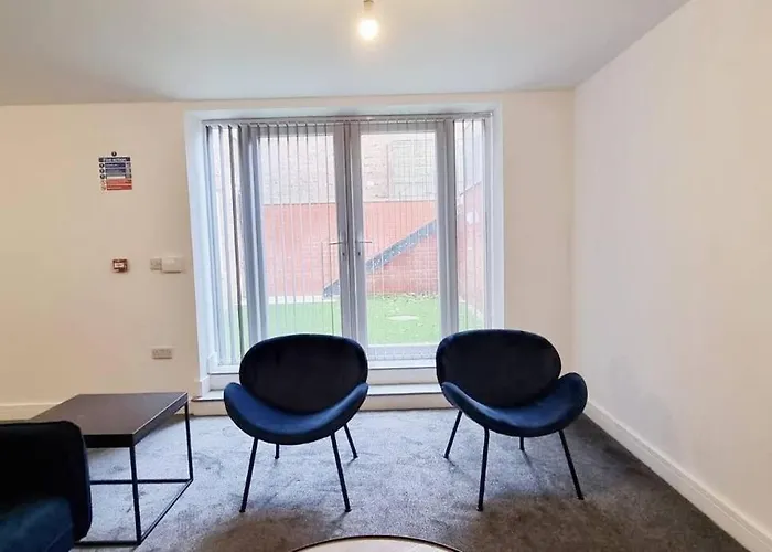 Free Parking - Stunning 2-br Near Salford Royal Apartamento