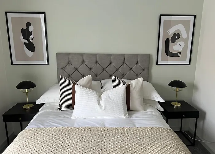 Stunning + Free Parking *