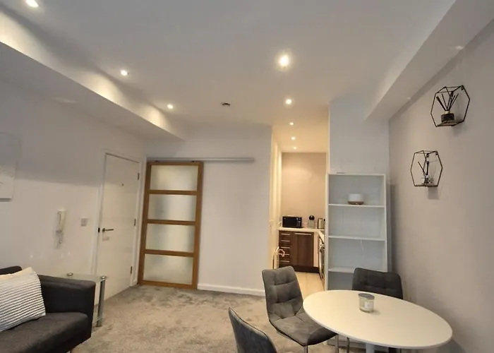 Modern 1- Bed In Centre *