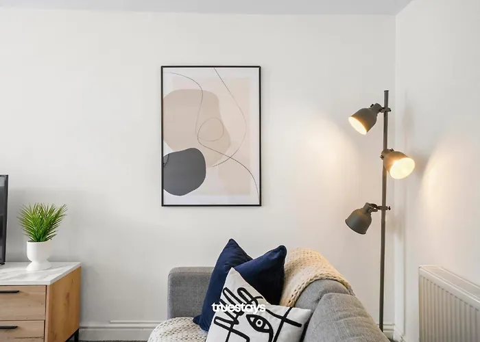 Greaves House By Truestays - 3 Bedroom House In Failsworth,