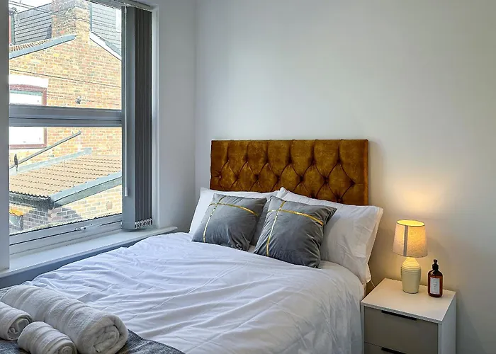Ashfield Co-living - Private Self-cater Manchester
