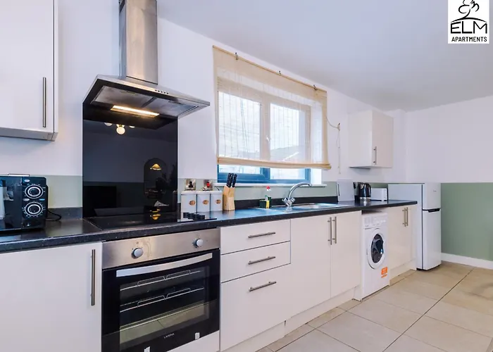 Daire Elm , Collection Of Available Near Media , Free Parking Manchester