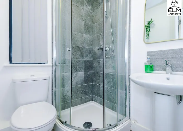 Elm , Collection Of Available Near Media , Free Parking 3* Manchester