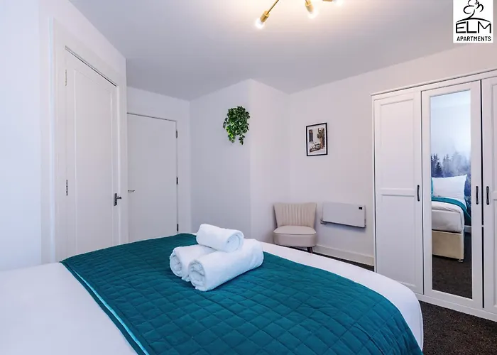 Elm , Collection Of Available Near Media , Free Parking Daire