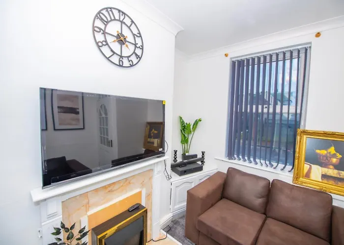 Lovely + Free Parking *