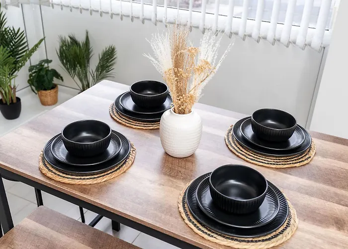 6 Guests - 3 Bedrooms - Free Wi-fi -