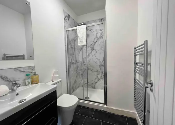 Free Parking - Cosy 2-br Flat Near Salford Royal