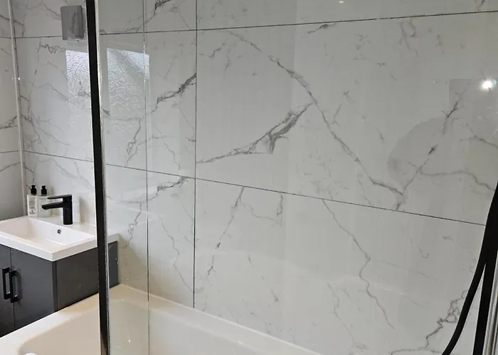 2-bed House Sleeps 4 20 Min To Centre