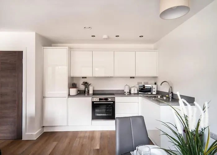 Stayzeni, Alexandra Rise Roomy 1 Bed 맨체스터