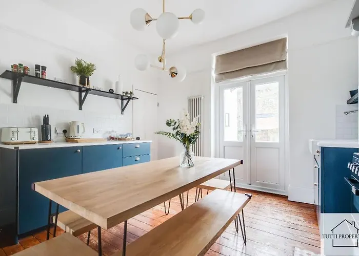 Holiday home Elegant From Manchester