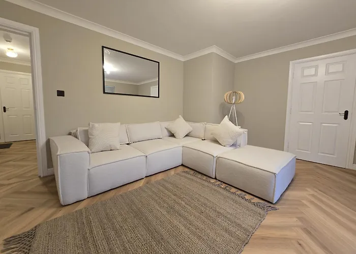 New 2 Bedroom In - Stretford - Old Trafford Close To Football-cricket Ground & Centre *