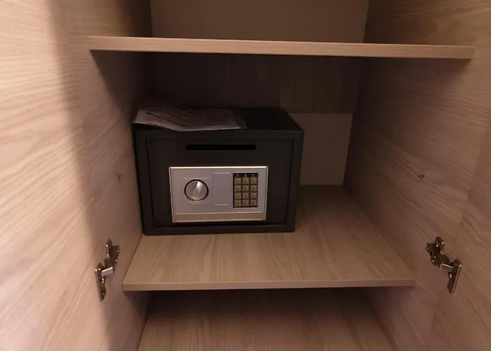 New 2 Bedroom In - Stretford - Old Trafford Close To Football-cricket Ground & Centre *