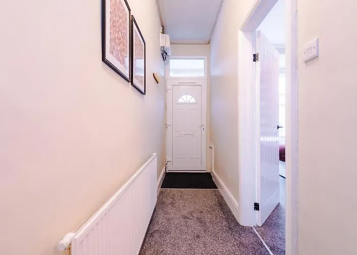 Salford Sanctuary 5 Bed House *