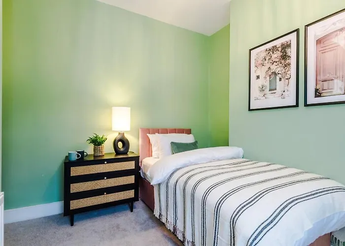 5 Bed Salford Sanctuary Retreat 펜션 *