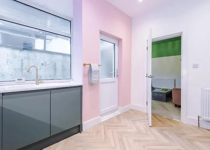 5 Bed Salford Sanctuary Retreat 펜션 *