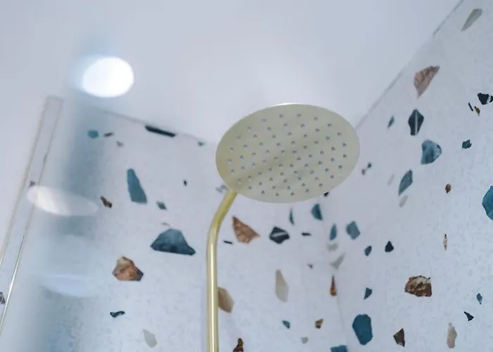 5 Bed Salford Sanctuary Retreat