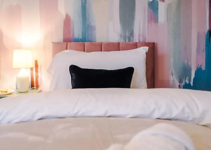 5 Bed Salford Sanctuary Retreat * 맨체스터