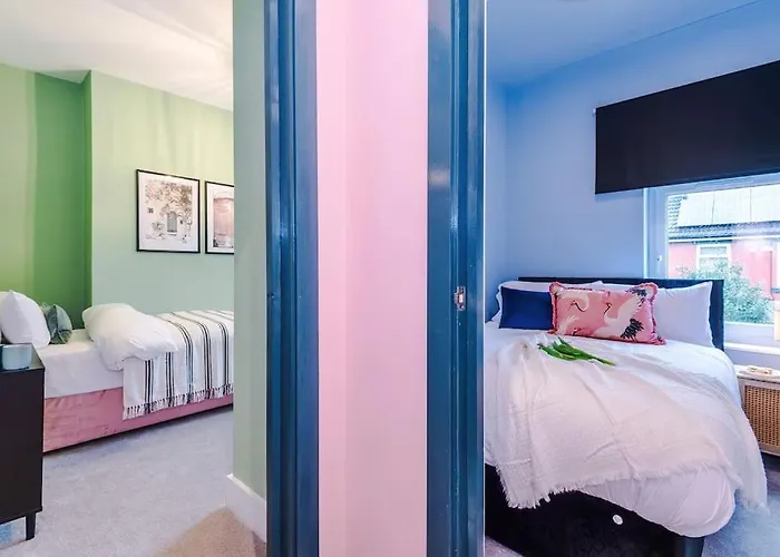 5 Bed Salford Sanctuary Retreat *