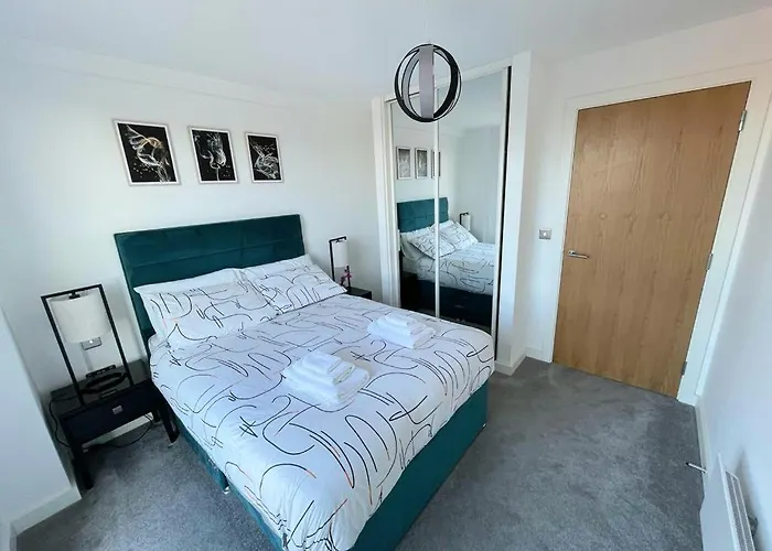 Mcr 1br Getaway With Rooftop Access & Prime Location *
