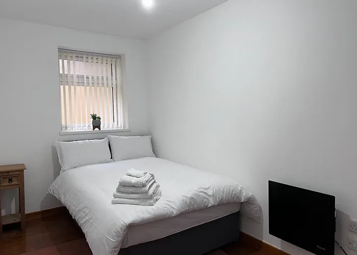 Luxury 2 Bed At Seymour Grove مانشستر