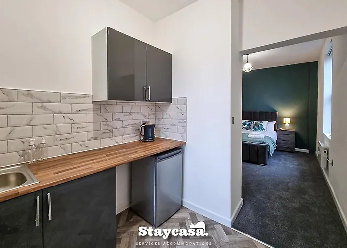 Delightful Spacious Haven With Large Driveway Manchester