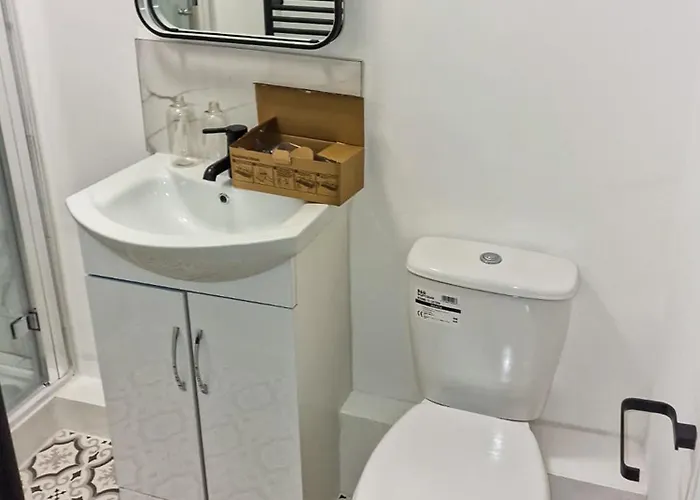 Delightful Spacious Haven With Large Driveway * Manchester