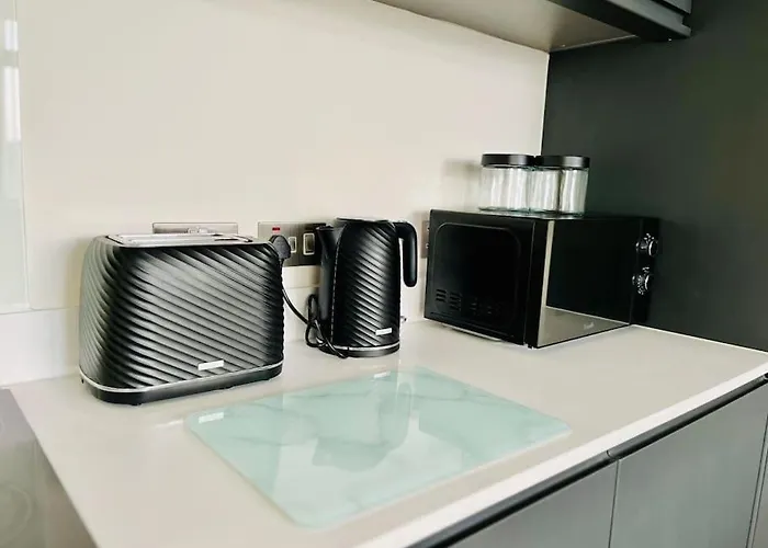 Old Trafford: Self-serviced One Bedroom *