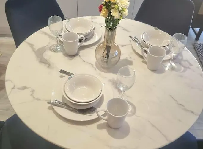 Mcr 1br Getaway With Rooftop Access & Prime Location Appartement