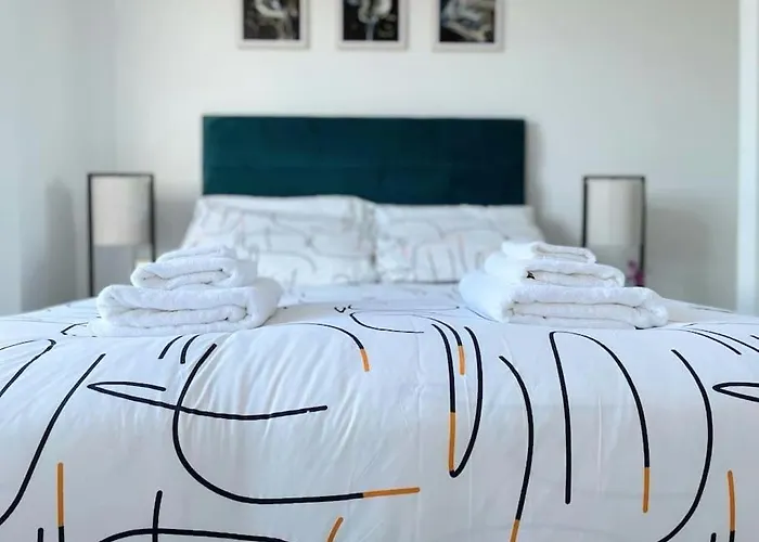 Mcr 1br Getaway With Rooftop Access & Prime Location *