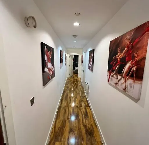 Spacious 2 Bedroom Flat Stunning Waterside View Апартаменты Манчестер