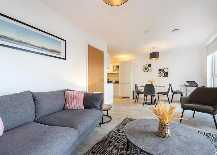 5mins Jd Gym Supermarket Retail M60 Centre Salford Queys Media *