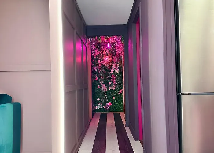 Manchester's Only Private Party For 12 With Makeup マンチェスター