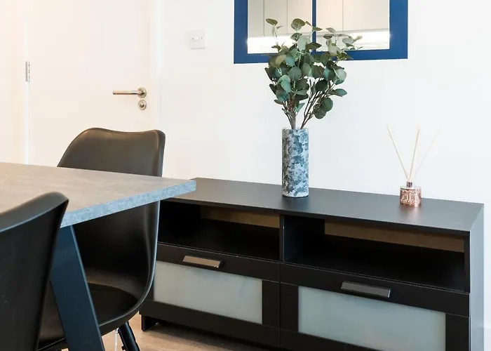 Morden 2 Bed - Old Trafford *