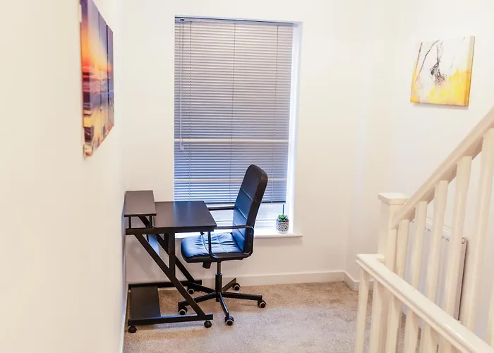 Beautifully Fab 3 Bedroom 4 Beds New 8 Guests Stretford Trafford * Манчестер