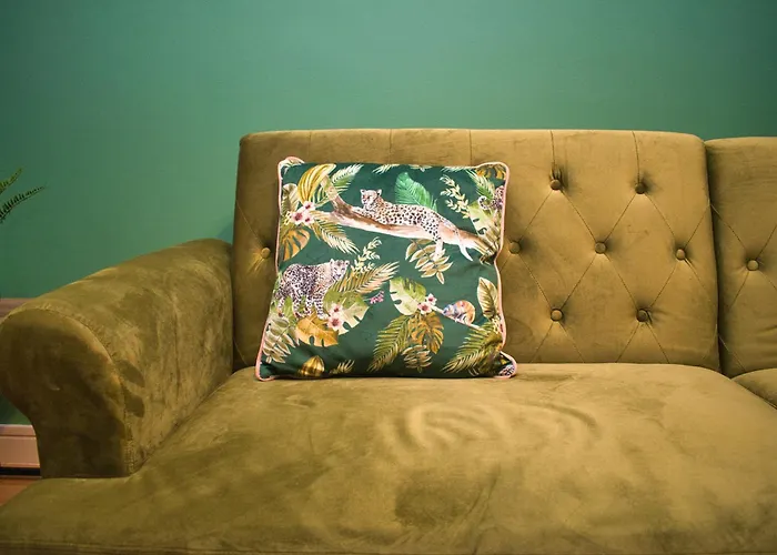 Spacious 2bdr By Torr Group Short Lets & Serviced With Free Underground Allocated Parking * 曼彻斯特