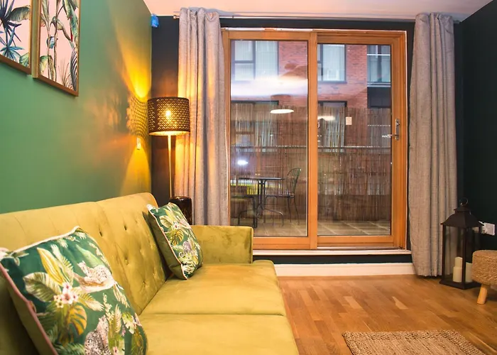 Spacious 2bdr By Torr Group Short Lets & Serviced With Free Underground Allocated Parking 公寓 *