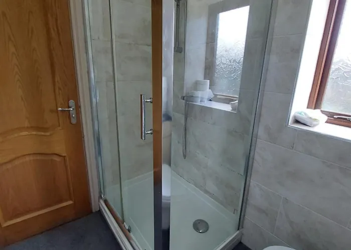 Apartment Dobcross Close