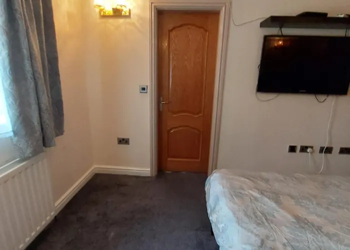 Dobcross Close Apartment