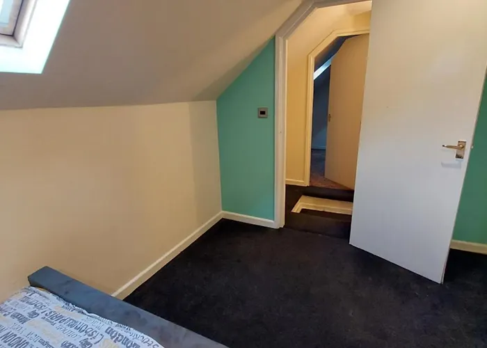 Dobcross Close Apartment