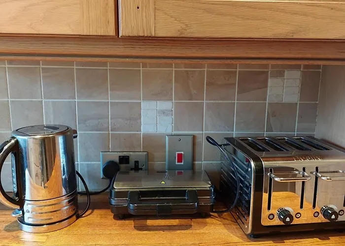 Apartment Dobcross Close *