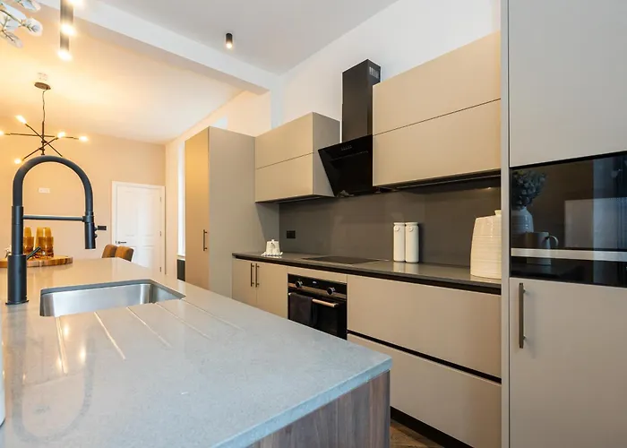 بيت للعطل Stunning Luxury Spacious - 5 Bedrooms - Rest & Recharge In *