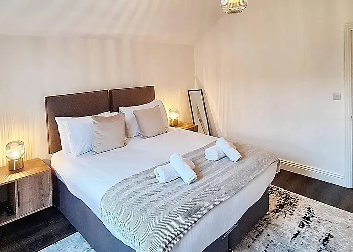 Stunning Luxury Spacious - 5 Bedrooms - Rest & Recharge In *