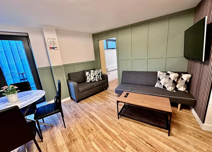 Two Bedrooms Flat - Centre *