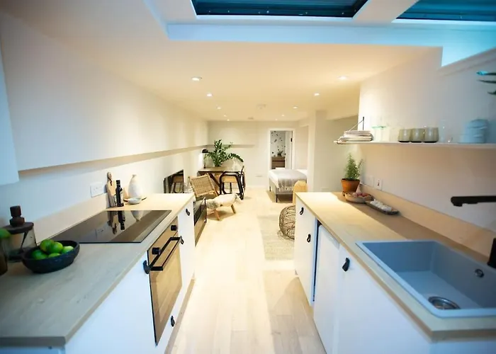 Chorlton Stylish & Roof Terrace 맨체스터