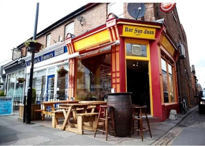 Chorlton Stylish & Roof Terrace 아파트 *